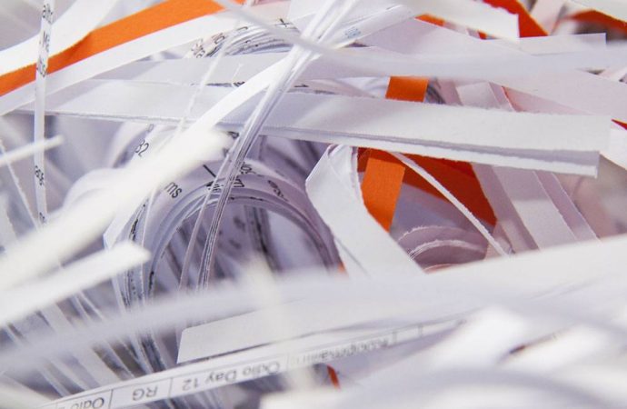 Niszczenie dokumentów w firmie jak zorganizować