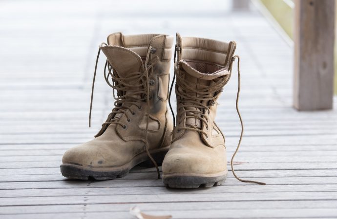 Czym różnią się buty robocze od obuwia ochronnego?