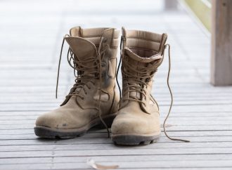 Czym różnią się buty robocze od obuwia ochronnego?